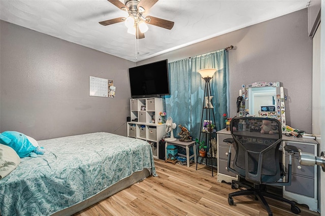186 Grand Ave, Brooksville, FL 34604 - bedroom with wood finished floors, ceiling fan, and a textured wall