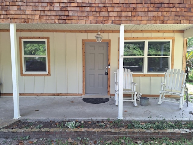 186 Grand Ave, Brooksville, FL 34604 - doorway to property featuring board and batten siding
