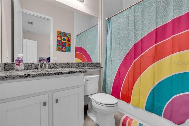 full bathroom with toilet, vanity, visible vents, and a shower with curtain
