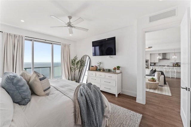 bedroom featuring ceiling fan, visible vents, recessed lighting, baseboards, and dark wood-style floors