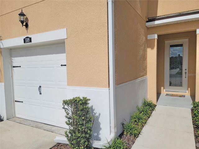 5509 Cumberland Star Ct, Lutz, FL 33558 - property entrance with a garage and stucco siding