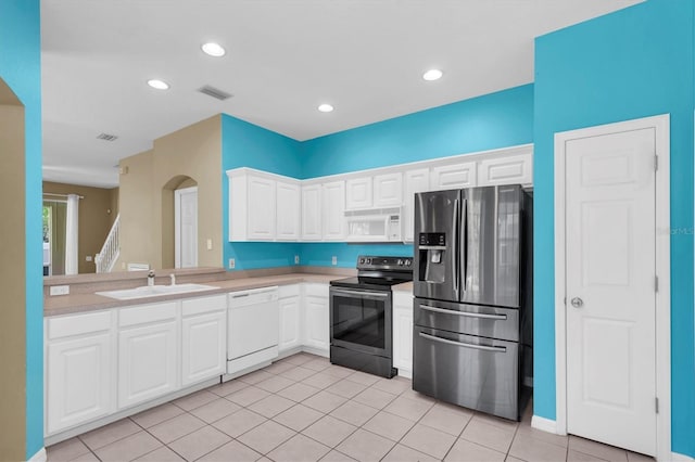 kitchen featuring white cabinetry, a sink, visible vents, stainless steel appliances, and light countertops