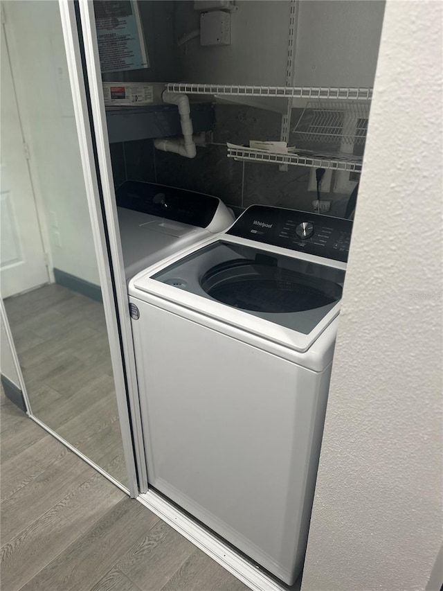 2275 62nd Ave N Unit 5202, Saint Petersburg, FL 33702 - laundry room with independent washer and dryer, laundry area, and wood finished floors