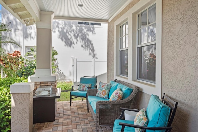 3325 W Wallcraft Ave, Tampa, FL 33611 - view of patio / terrace