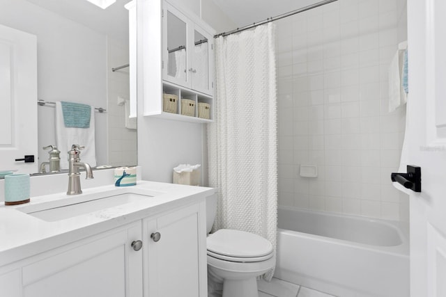 3325 W Wallcraft Ave, Tampa, FL 33611 - full bathroom featuring tile patterned flooring, shower / bath combo with shower curtain, toilet, and vanity