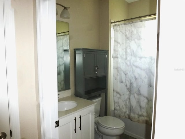 8890 SW 104th Cir, Ocala, FL 34481 - full bathroom featuring vanity, toilet, and curtained shower