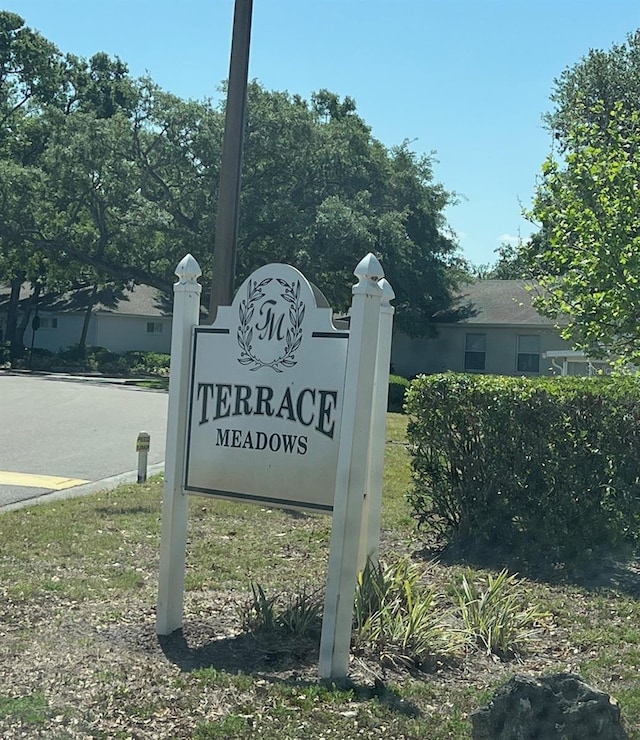 view of community / neighborhood sign