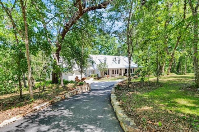 16420 Iola Woods Trl, Dade City, FL 33523 - view of front of home featuring a garage, aphalt driveway, and a front lawn