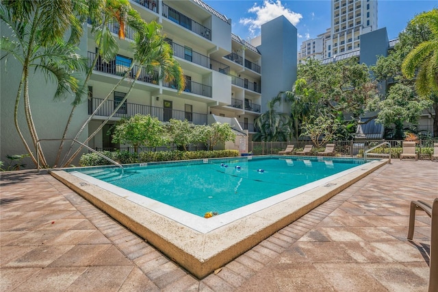 105 4th Ave NE Unit 220, Saint Petersburg, FL 33701 - pool featuring fence