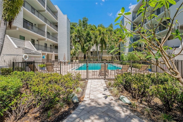 105 4th Ave NE Unit 220, Saint Petersburg, FL 33701 - pool featuring fence