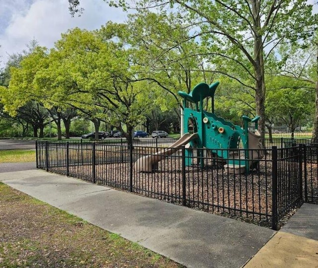 9159 Highland Ridge Way, Tampa, FL 33647 - community playground with fence