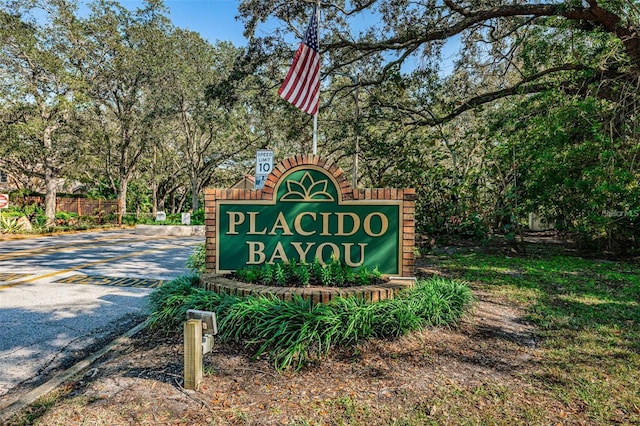 community / neighborhood sign with fence