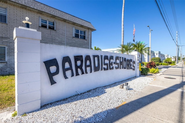 view of community / neighborhood sign
