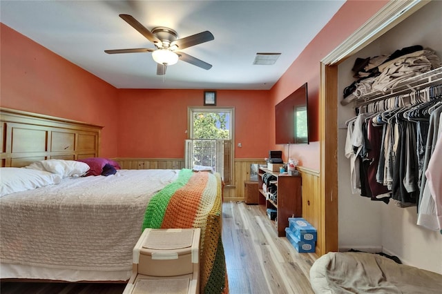 1603 Cottagewood Dr, Brandon, FL 33510 - bedroom with a ceiling fan, a closet, light wood-style floors, a wainscoted wall, and visible vents