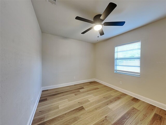 unfurnished room with light wood-style flooring, ceiling fan, and baseboards