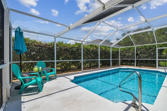 6006 Chellas Ct, Lutz, FL 33558 - outdoor pool featuring a patio area and glass enclosure