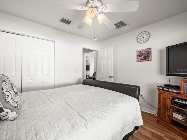 30 N Kaufman Ter, Inverness, FL 34453 - bedroom featuring visible vents, baseboards, wood finished floors, and a closet