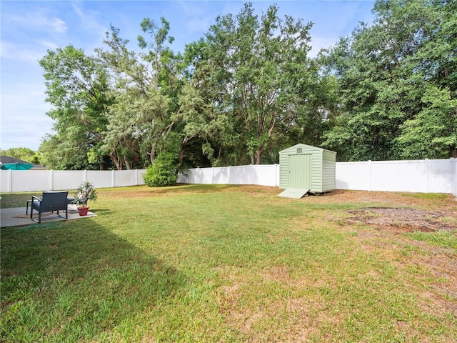 30 N Kaufman Ter, Inverness, FL 34453 - view of yard featuring a fenced backyard, a patio, an outbuilding, and a storage shed
