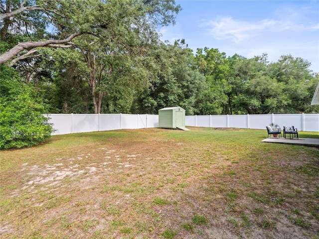 30 N Kaufman Ter, Inverness, FL 34453 - view of yard with an outdoor structure, a fenced backyard, and a storage shed