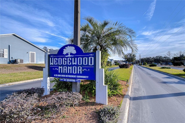 5906 Greenbriar Ct, Zephyrhills, FL 33542 - exterior details with cooling unit