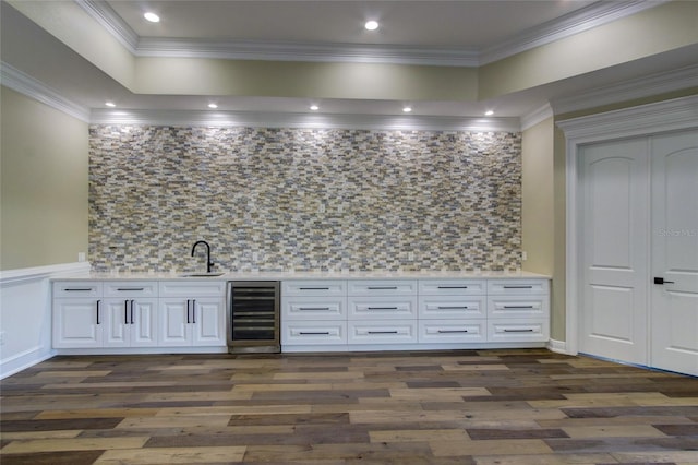 bar with wine cooler, tasteful backsplash, and dark wood finished floors
