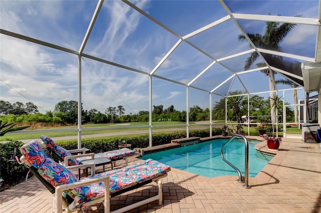 522 Planters Manor Way, Bradenton, FL 34212 - outdoor pool featuring a patio and glass enclosure