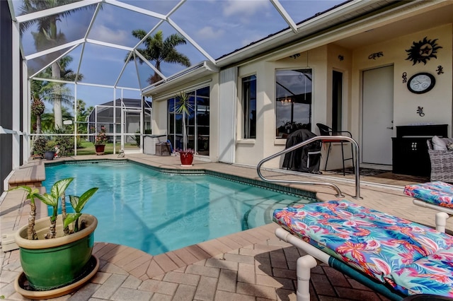 522 Planters Manor Way, Bradenton, FL 34212 - outdoor pool featuring a patio area and a lanai