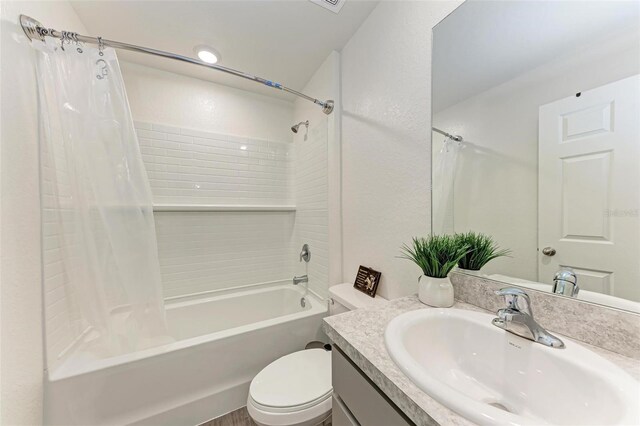 3879 E Price Blvd, North Port, FL 34288 - full bath with toilet, vanity, and shower / tub combo with curtain