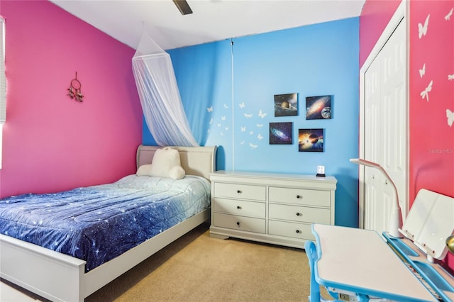 bedroom with carpet flooring and ceiling fan