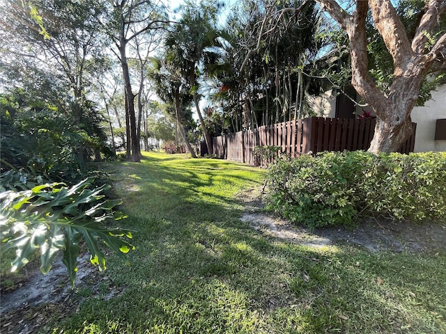 825 S Village Dr N Unit 201, Saint Petersburg, FL 33716 - view of yard
