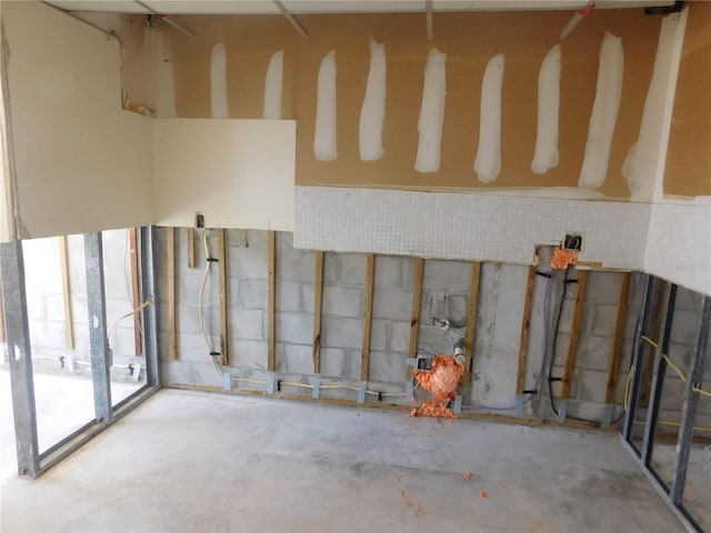 4715 Bay St NE Unit 119, Saint Petersburg, FL 33703 - interior space featuring concrete flooring