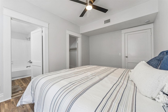 307 S Newport Ave, Tampa, FL 33606 - bedroom with visible vents, a closet, ensuite bathroom, a ceiling fan, and wood finished floors