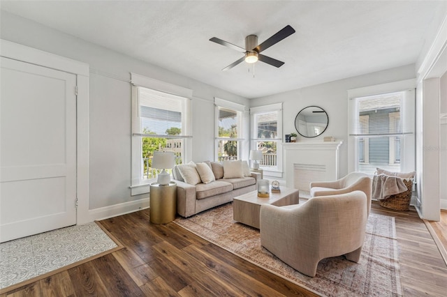 307 S Newport Ave, Tampa, FL 33606 - living area with ceiling fan, plenty of natural light, and wood finished floors