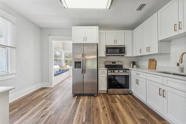 307 S Newport Ave, Tampa, FL 33606 - kitchen featuring a sink, visible vents, dark wood-type flooring, and stainless steel appliances