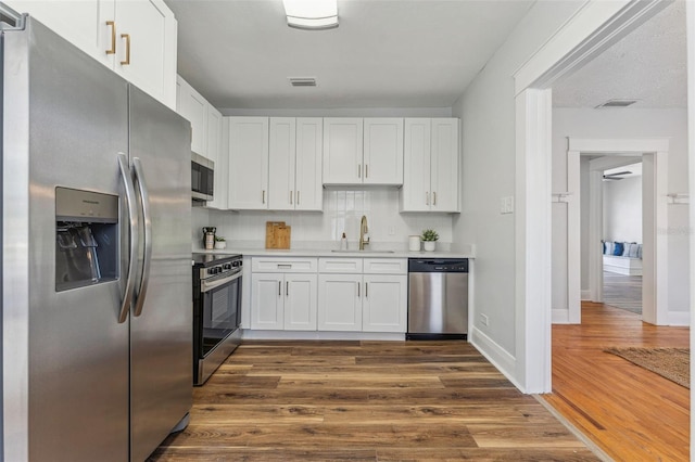 307 S Newport Ave, Tampa, FL 33606 - kitchen featuring light countertops, a sink, visible vents, and stainless steel appliances