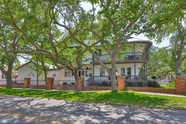 2802 Old Bayshore Way, Tampa, FL 33611 - view of front facade featuring a balcony, a fenced front yard, and a porch