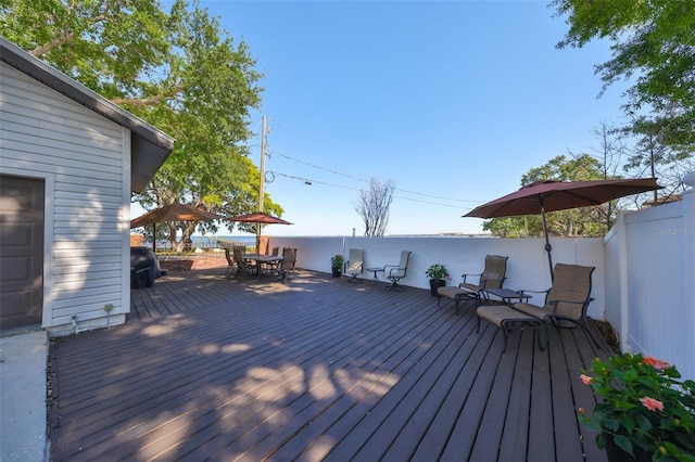 2802 Old Bayshore Way, Tampa, FL 33611 - wooden deck with outdoor dining space