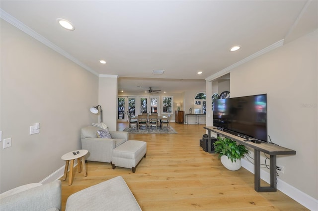 2802 Old Bayshore Way, Tampa, FL 33611 - living room featuring recessed lighting, crown molding, light wood finished floors, baseboards, and a ceiling fan