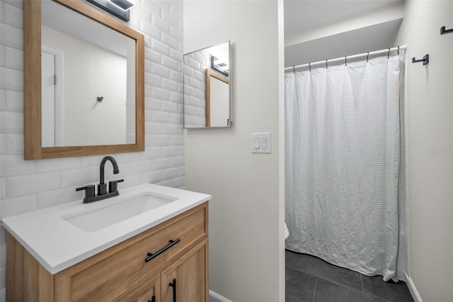 613 Valley Hill Dr, Brandon, FL 33510 - full bathroom with vanity, backsplash, baseboards, and curtained shower