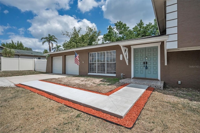 613 Valley Hill Dr, Brandon, FL 33510 - view of front facade featuring stucco siding, driveway, and an attached garage