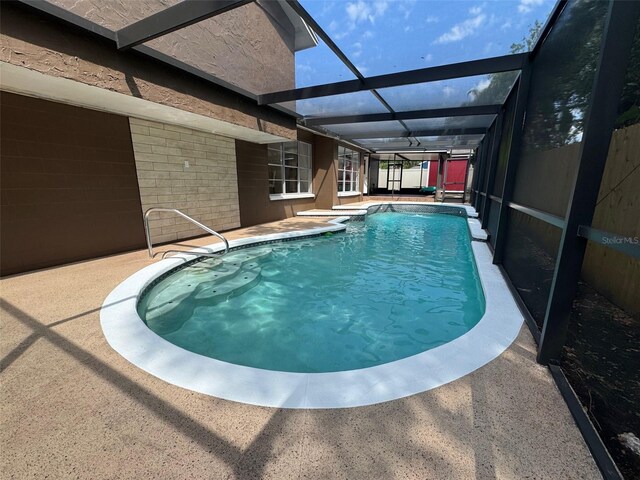613 Valley Hill Dr, Brandon, FL 33510 - swimming pool with glass enclosure and a patio area