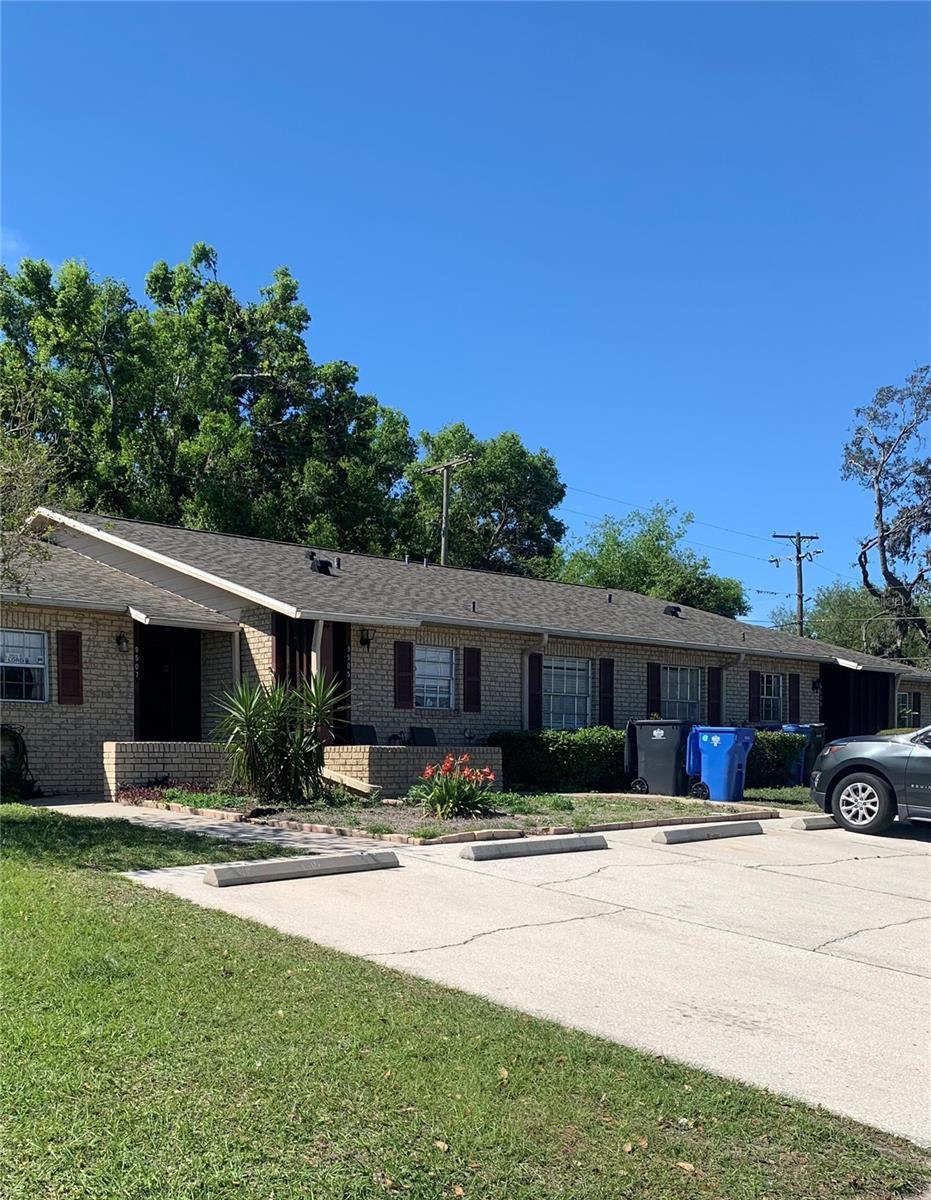 9501 Lake Park Dr Unit 9501, Thonotosassa, FL 33592 - ranch-style house with a front lawn and brick siding