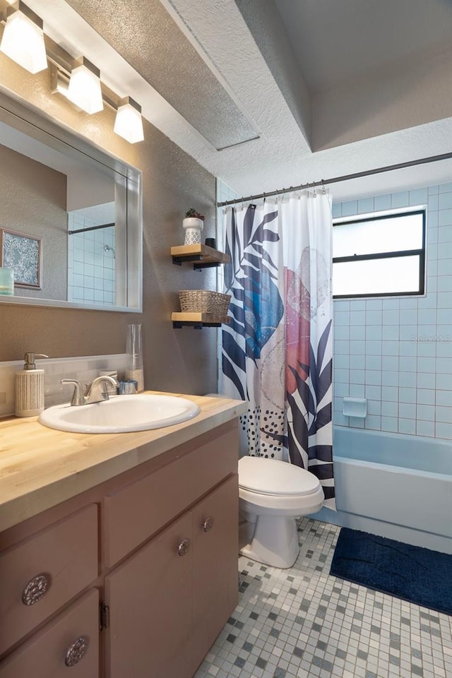 full bath featuring tile patterned flooring, shower / bath combo with shower curtain, toilet, and vanity