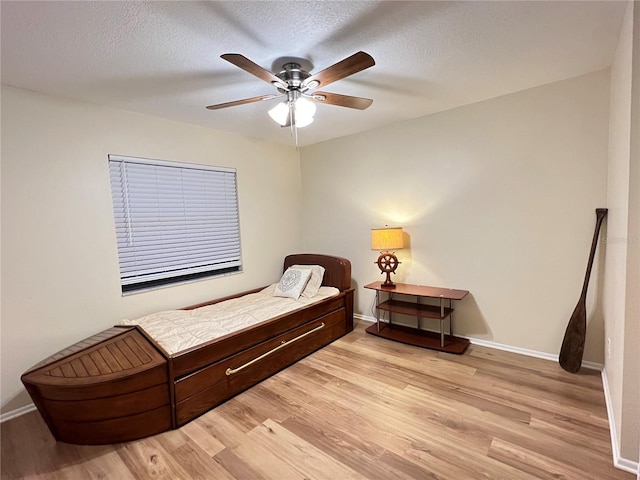 3907 Applegate Cir, Brandon, FL 33511 - bedroom with wood finished floors, ceiling fan, and a textured ceiling
