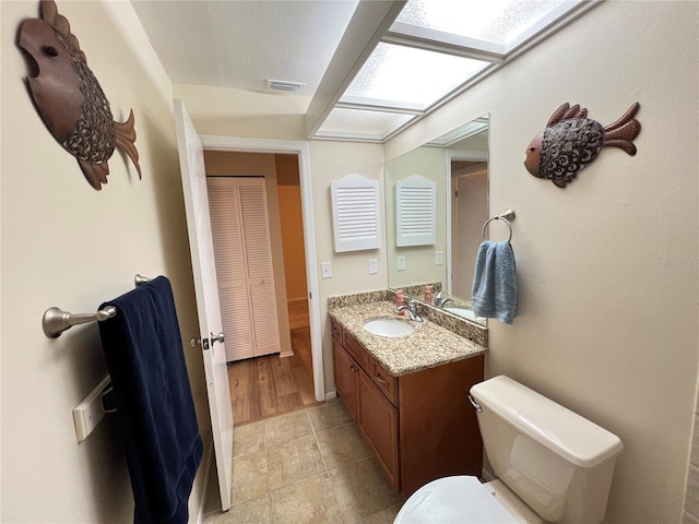 3907 Applegate Cir, Brandon, FL 33511 - bathroom featuring vanity and a skylight