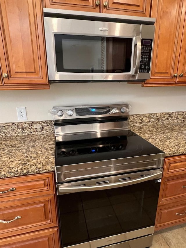 3907 Applegate Cir, Brandon, FL 33511 - detailed view of appliances with stainless steel finishes, brown cabinets, and stone countertops