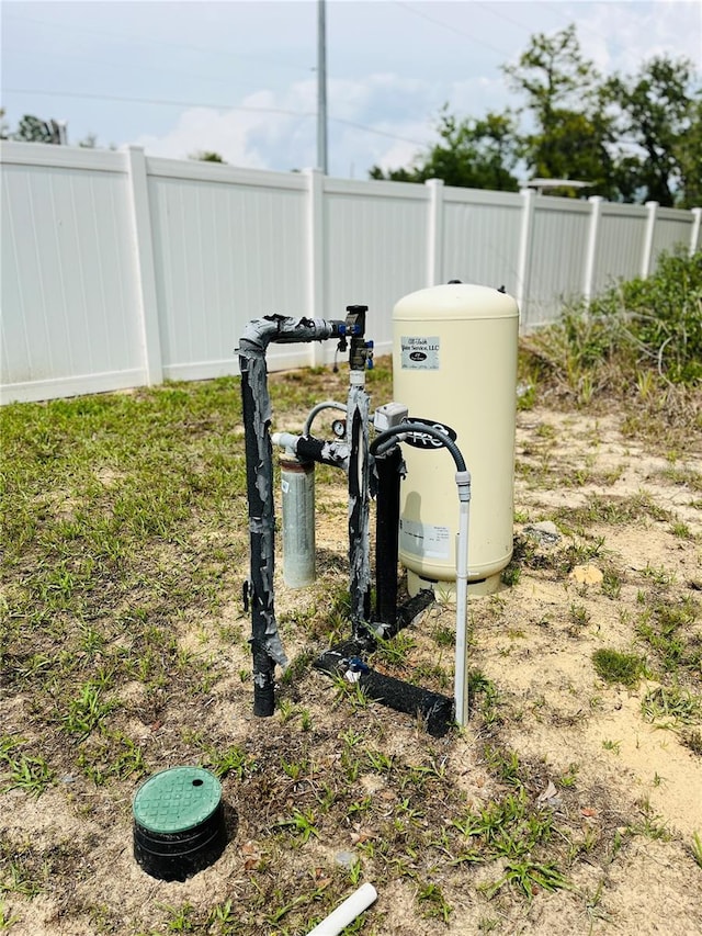 13486 English Sparrow Rd, Weeki Wachee, FL 34614 - exterior view of fence