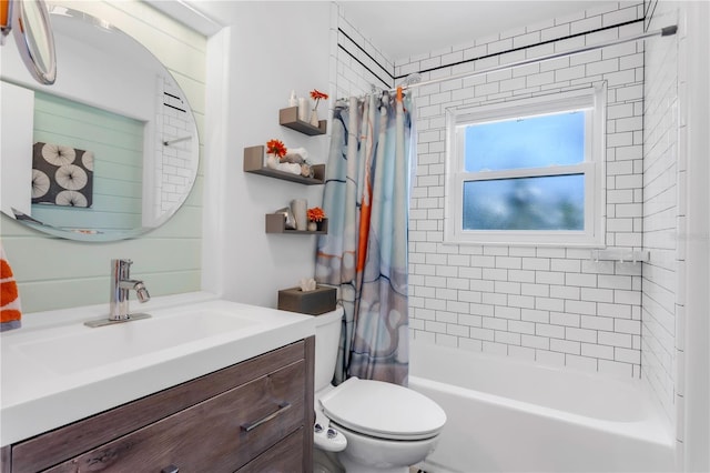 bathroom with shower / bath combo with shower curtain, vanity, and toilet