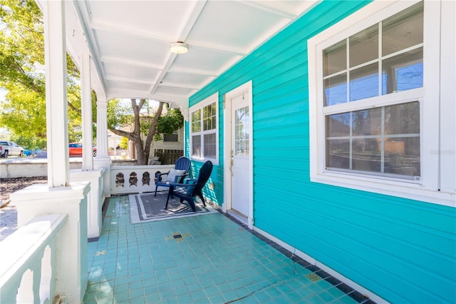 56 W Park St, Tarpon Springs, FL 34689 - sunroom featuring beamed ceiling