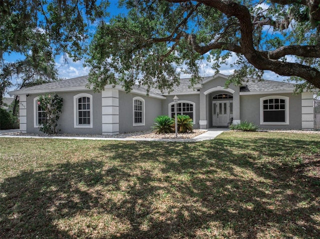 6917 Spumoni St, Sebring, FL 33872 - ranch-style home with stucco siding, a front lawn, and roof with shingles